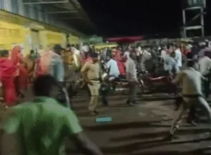 Read more about the article 24 से 48 घंटे लाइन में खड़े रहे किसान, मंगलवार शाम अचानक काउंटर बंद होने से भड़का आक्रोश: करहिया मंडी में किसानों पर हुआ लाठीचार्ज, पुलिस बोली – हल्का बल प्रयोग किया!