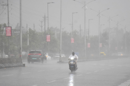 Read more about the article मध्यप्रदेश में स्ट्रॉन्ग सिस्टम एक्टिव, 12 जिलों में भारी बारिश का अलर्ट; डैमों के गेट खुले, नदियों का जलस्तर बढ़ा!