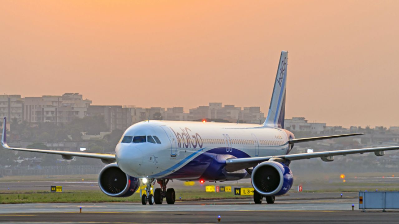 You are currently viewing दीपावली से पहले 3 गुना तक महंगा हुआ फ्लाइट्स का किराया, 16,500 रुपये की हुई कोलकाता की फ्लाइट