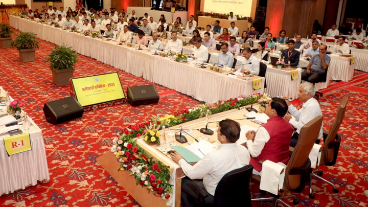 Read more about the article “गुड गवर्नेंस से ग्रेट रिजल्ट” — मुख्यमंत्री डॉ. मोहन यादव ने लोक सेवकों से कहा: समर्पण और ईमानदारी से करें मध्यप्रदेश के समग्र विकास का कार्य; अधिकारियों से कहा — फील्ड में जाएं, जनता से संवाद करें!