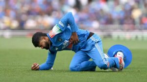 Read more about the article Shreyas Iyer की पसली की चोट बेहद गंभीर, सिडनी के अस्पताल में ICU में हैं एडमिट, कैच लेने में हुए थे जख्मी