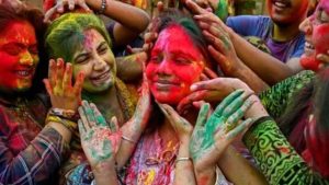 Read more about the article अलग-अलग राज्यों में धूमधाम से मनाई जा रही होली, रंगोत्सव के जश्न में डूबे लोग