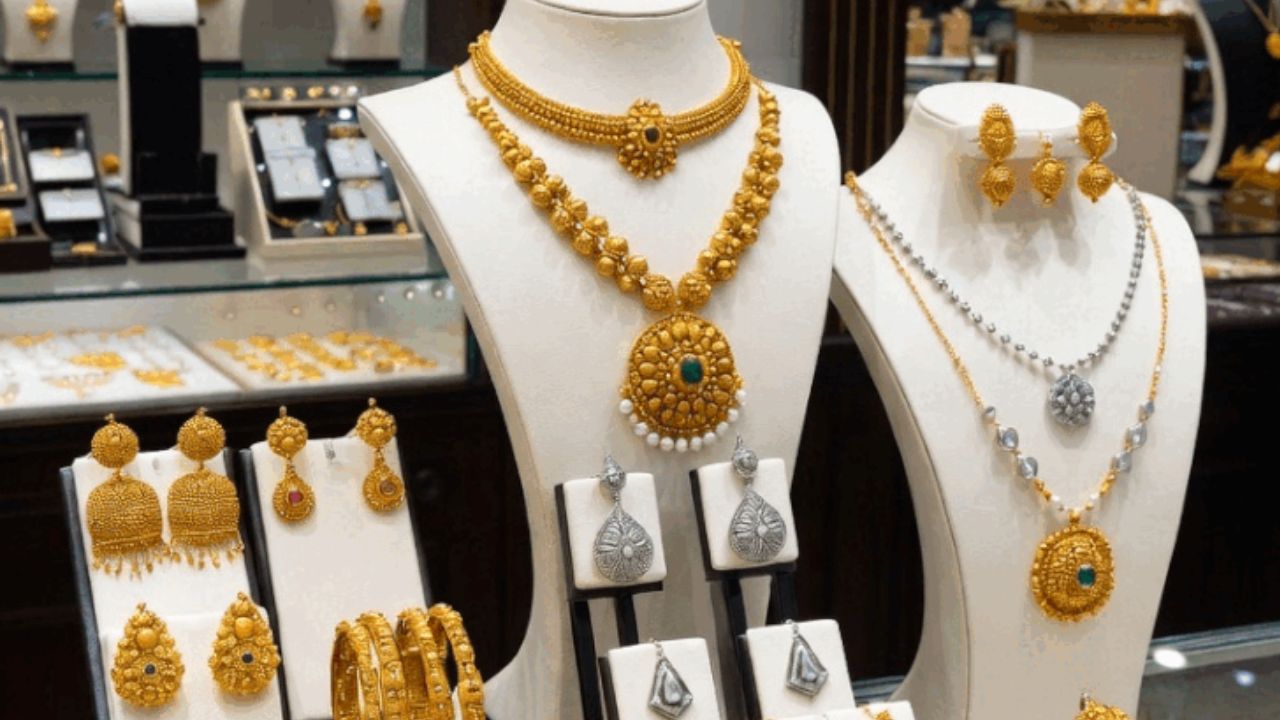 मिडिल ईस्ट जंग के बीच सोना-चांदी के दाम में भारी गिरावट, जानें आज का Gold-Silver का भाव