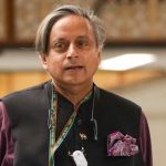 केरलम में चुनाव प्रचार के दौरान शशि थरूर के काफिले पर हमला, गनमैन को पीटा