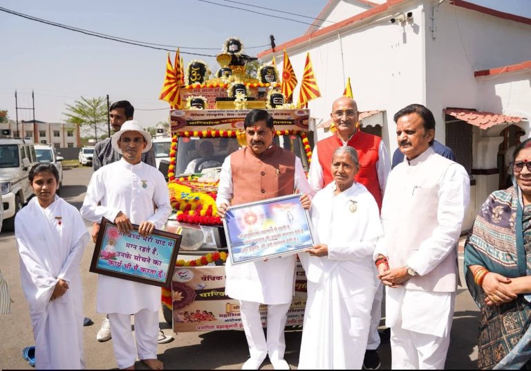 12 ज्योतिर्लिंग रथ यात्रा: CM मोहन यादव ने रीवा में रथ यात्रा को किया रवाना, सालभर चलेगा अभियान; CM बोले—पारिवारिक मूल्यों को मजबूत करेगा अभियान