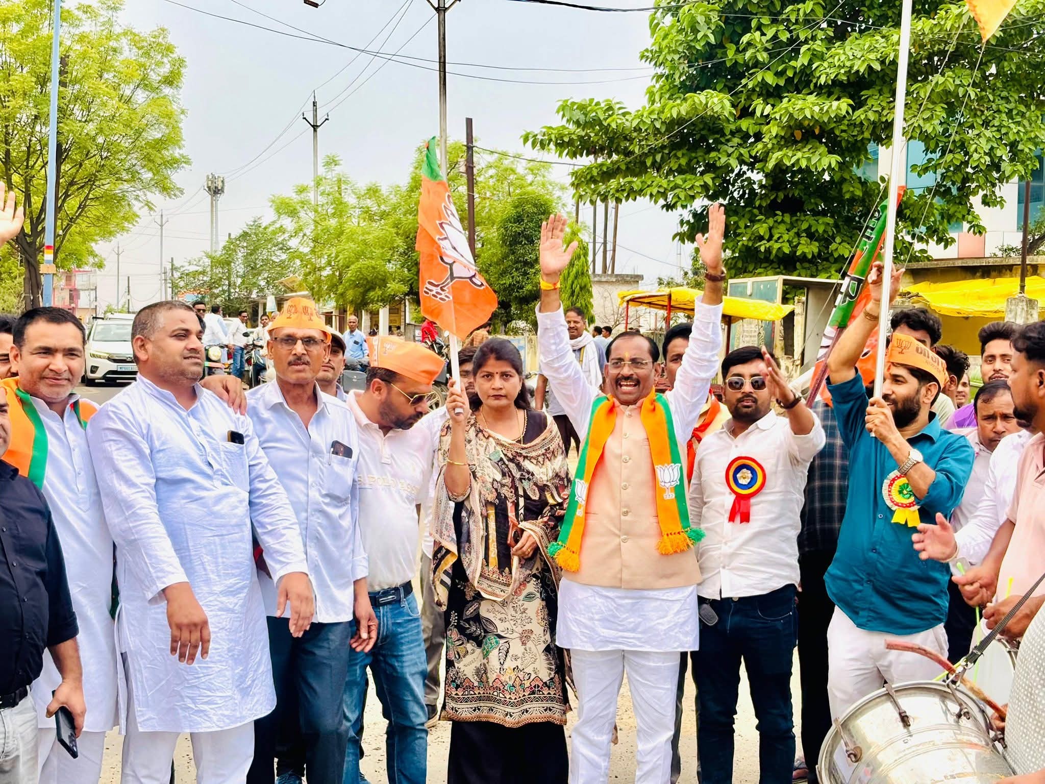 Read more about the article पांच राज्यों की काउंटिंग: कहीं चौंकाने वाले संकेत, कहीं पुराने समीकरण; MP में सड़कों तक पहुंचा जश्न