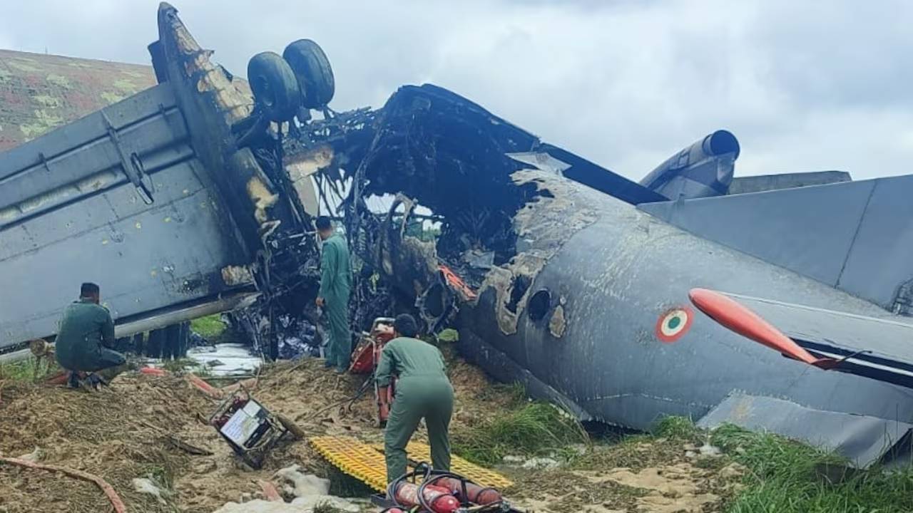 असम के जोरहाट एयरबेस पर बड़ा हादसा, भारतीय वायुसेना का AN-32 मालवाहक विमान लैंडिंग के दौरान दुर्घटनाग्रस्त