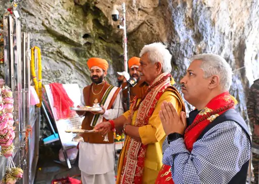You are currently viewing अमरनाथ यात्रा 2026: पहली पूजा के साथ तैयारियां अंतिम चरण में, 3 जुलाई से शुरू होगी 57 दिन की पवित्र यात्रा