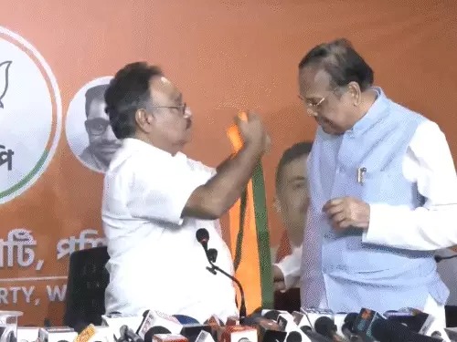 Read more about the article TMC के तीन पूर्व राज्यसभा सांसद BJP में शामिल, उपचुनाव में मिला टिकट: ममता से मतभेद के बाद बदली सियासी पारी
