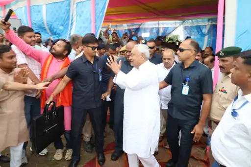 नीतीश कुमार के वायरल वीडियो पर घमासान: AI या असली संदेश? प्रशांत किशोर के आरोपों की पड़ताल