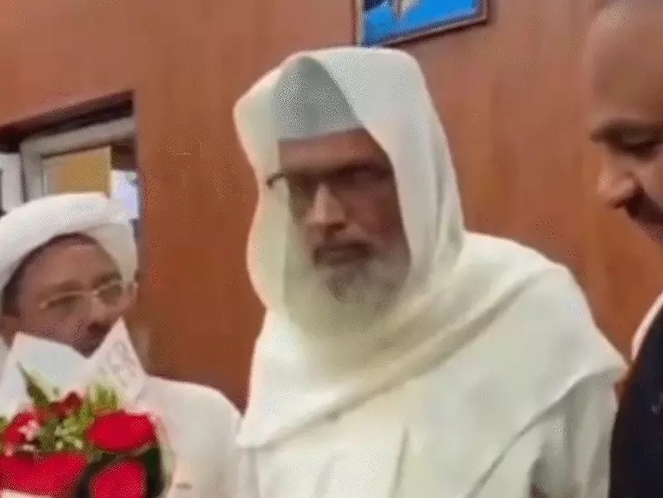 वक्फ बोर्ड में गैर-मुस्लिम सदस्यों की नियुक्ति पर बढ़ा विवाद: भोपाल के निकाह काजी ने छोड़े सभी पद, फैसले पर जताई कड़ी आपत्ति