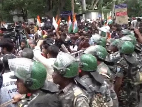 रांची में छात्रों का विधानसभा मार्च तेज: बैरिकेडिंग तोड़कर आगे बढ़े प्रदर्शनकारी, भारी पुलिस बल तैनात