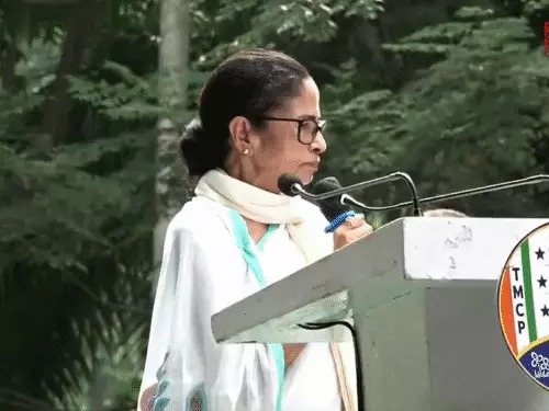 TMCP कार्यक्रम को लेकर ममता बनर्जी के खिलाफ केस दर्ज, तय समय से ज्यादा कार्यक्रम चलाने का आरोप