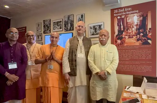 Read more about the article न्यूयॉर्क के इस्कॉन मंदिर पहुंचे मोहन भागवत, बोले- कृष्ण चेतना से दुनिया में आ सकती है शांति