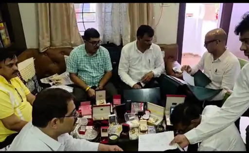 इंदौर में ARO के ठिकानों पर लोकायुक्त की रेड, आय से 1.73 करोड़ ज्यादा संपत्ति का खुलासा